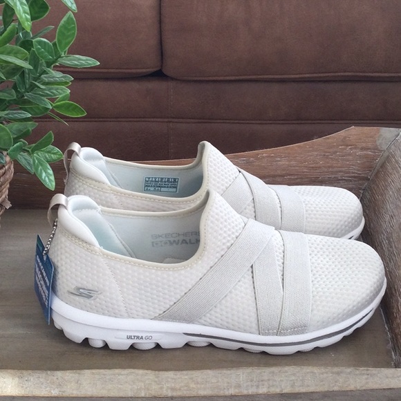 Skechers Shoes - NWT Skechers goga mat shoes Sz 7 🔥final price🔥